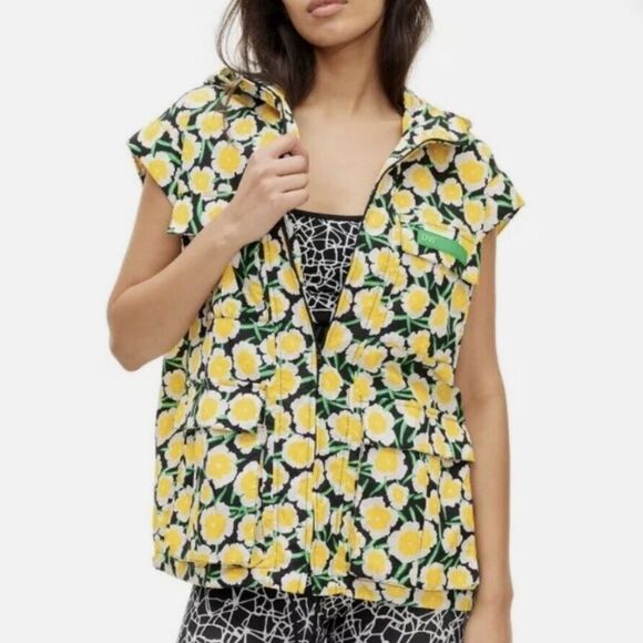 DVF x Target XL Nylon Packable Yellow Poppy Short Sleeve Hooded Utility Vest - Picture 4 of 16